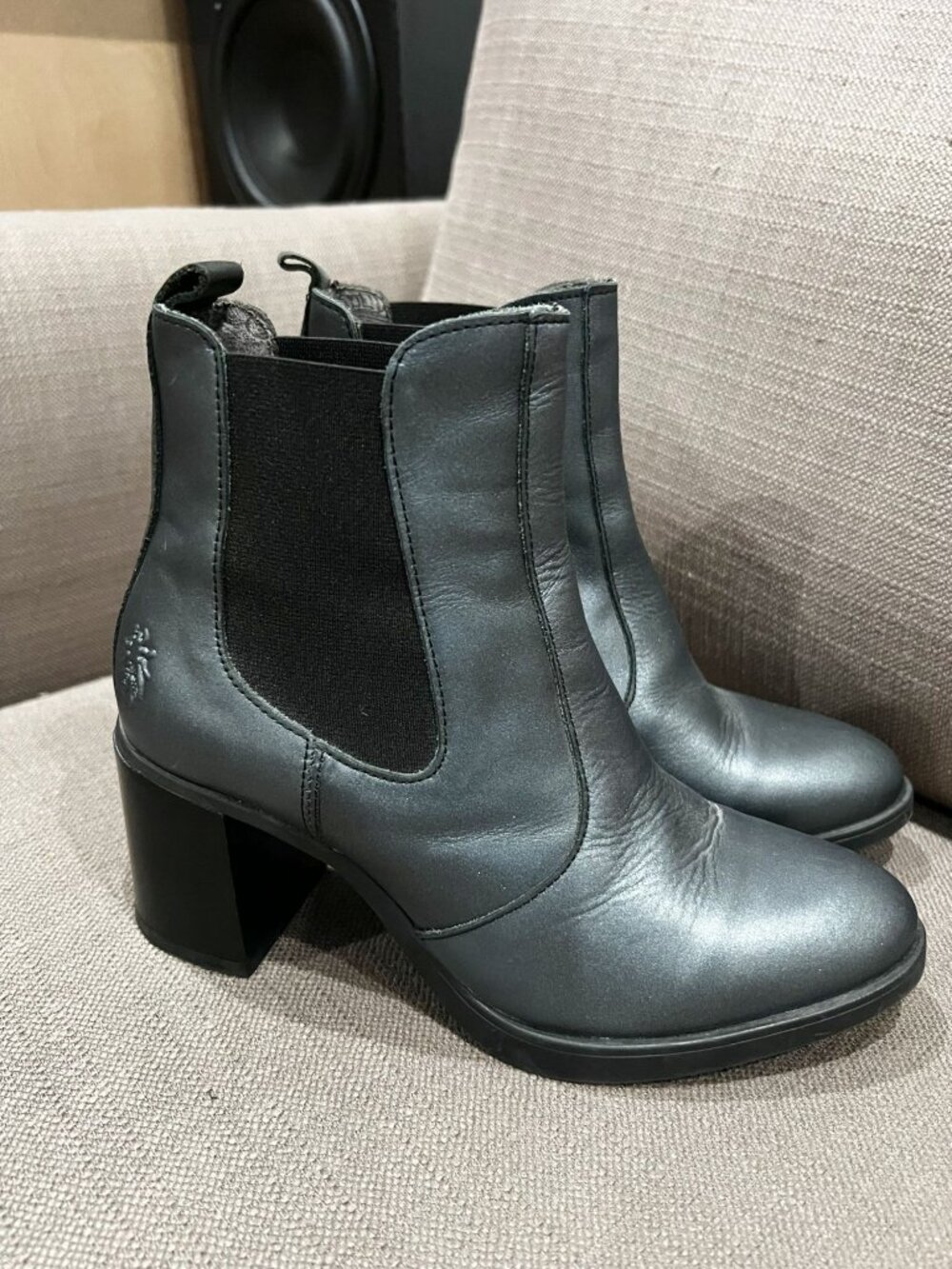 FLY LONDON Seho Clark Heeled Chelsea Boots Sz 37/ 7 Smoke Metallic - Picture 4 of 8